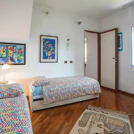 With 3 Bedrooms In Genova, With Wonderful Mountain View, Enclose Genoa
